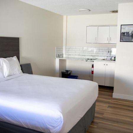 Ramada By Wyndham Dawson Creek Hotel Ngoại thất bức ảnh