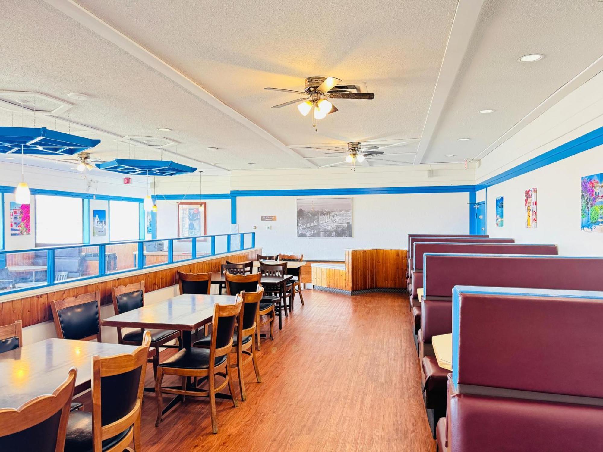 Ramada By Wyndham Dawson Creek Hotel Ngoại thất bức ảnh
