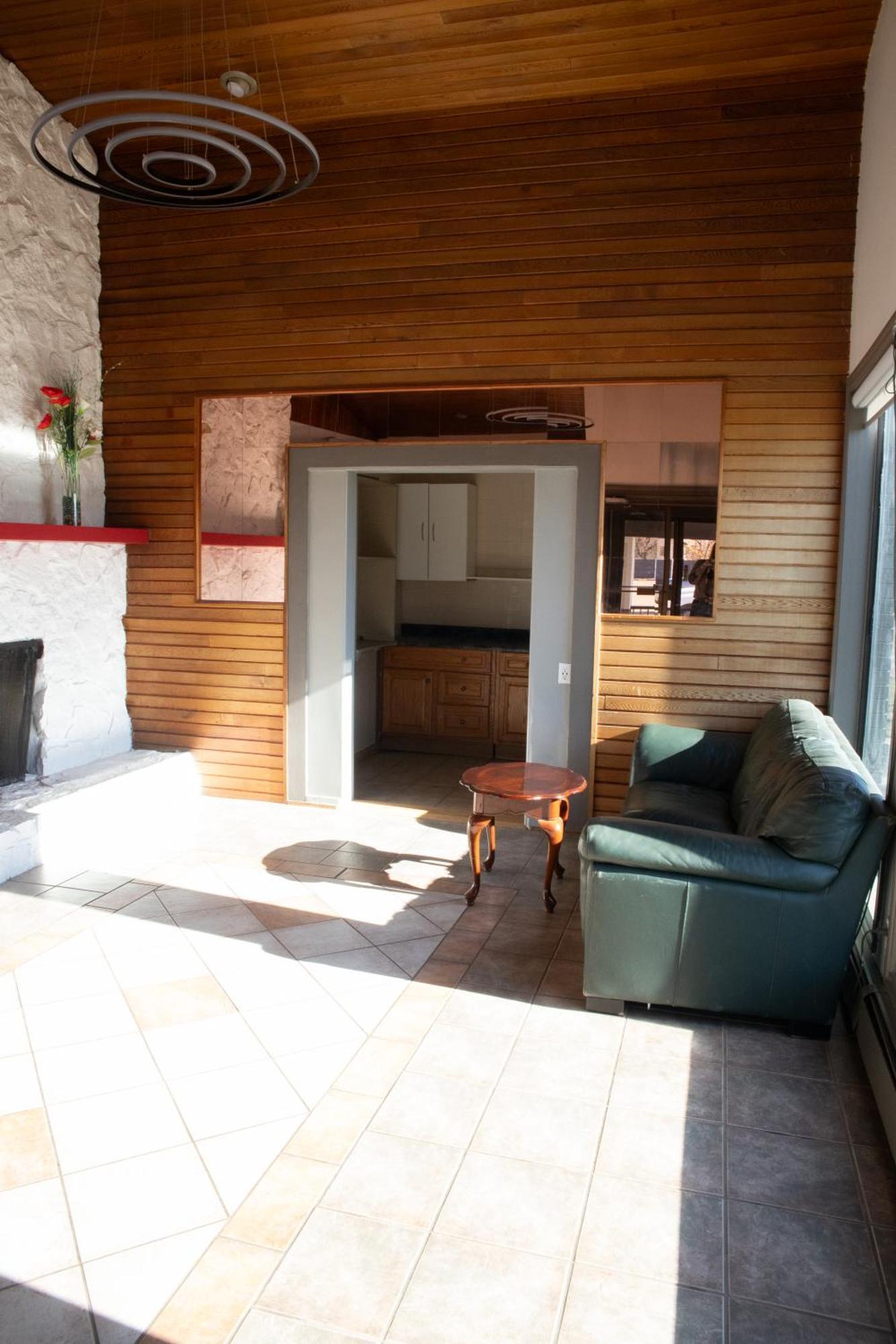 Ramada By Wyndham Dawson Creek Hotel Ngoại thất bức ảnh