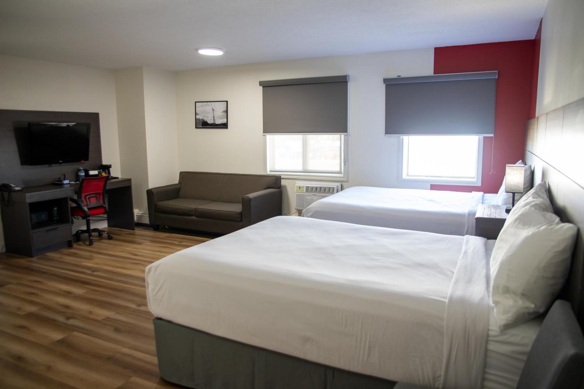 Ramada By Wyndham Dawson Creek Hotel Ngoại thất bức ảnh