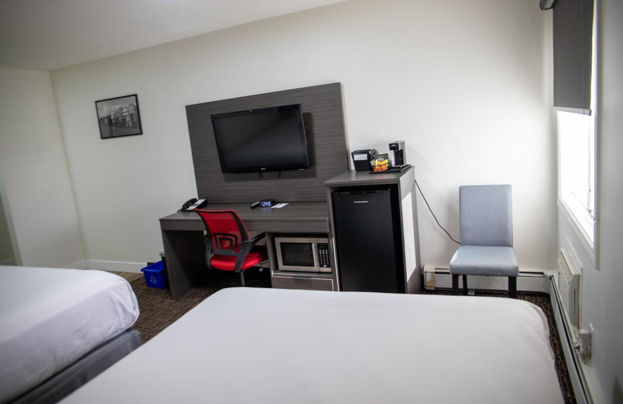 Ramada By Wyndham Dawson Creek Hotel Ngoại thất bức ảnh