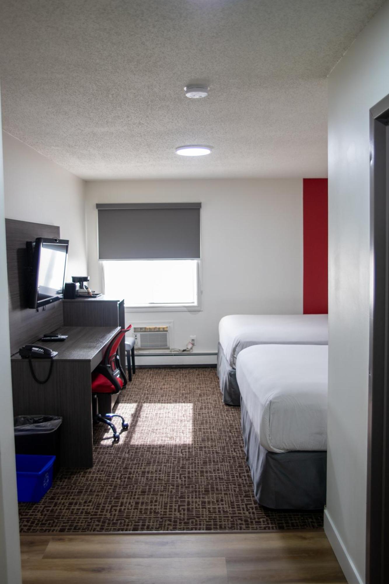 Ramada By Wyndham Dawson Creek Hotel Ngoại thất bức ảnh