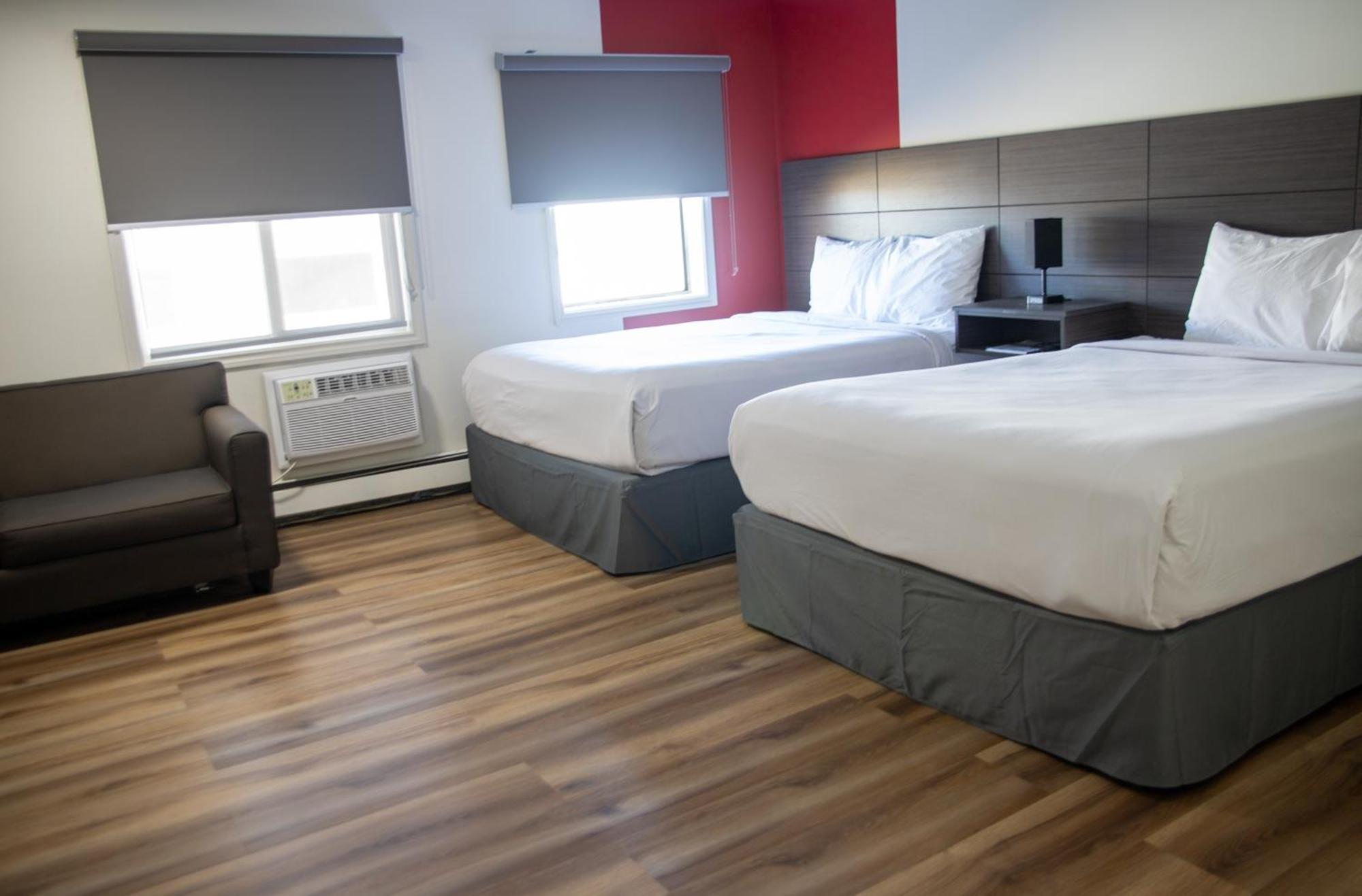 Ramada By Wyndham Dawson Creek Hotel Ngoại thất bức ảnh