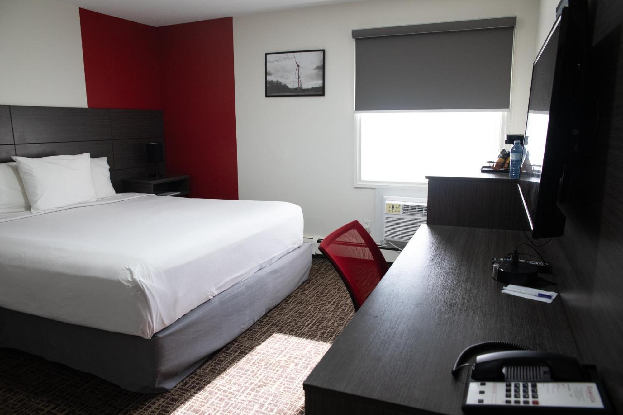 Ramada By Wyndham Dawson Creek Hotel Ngoại thất bức ảnh