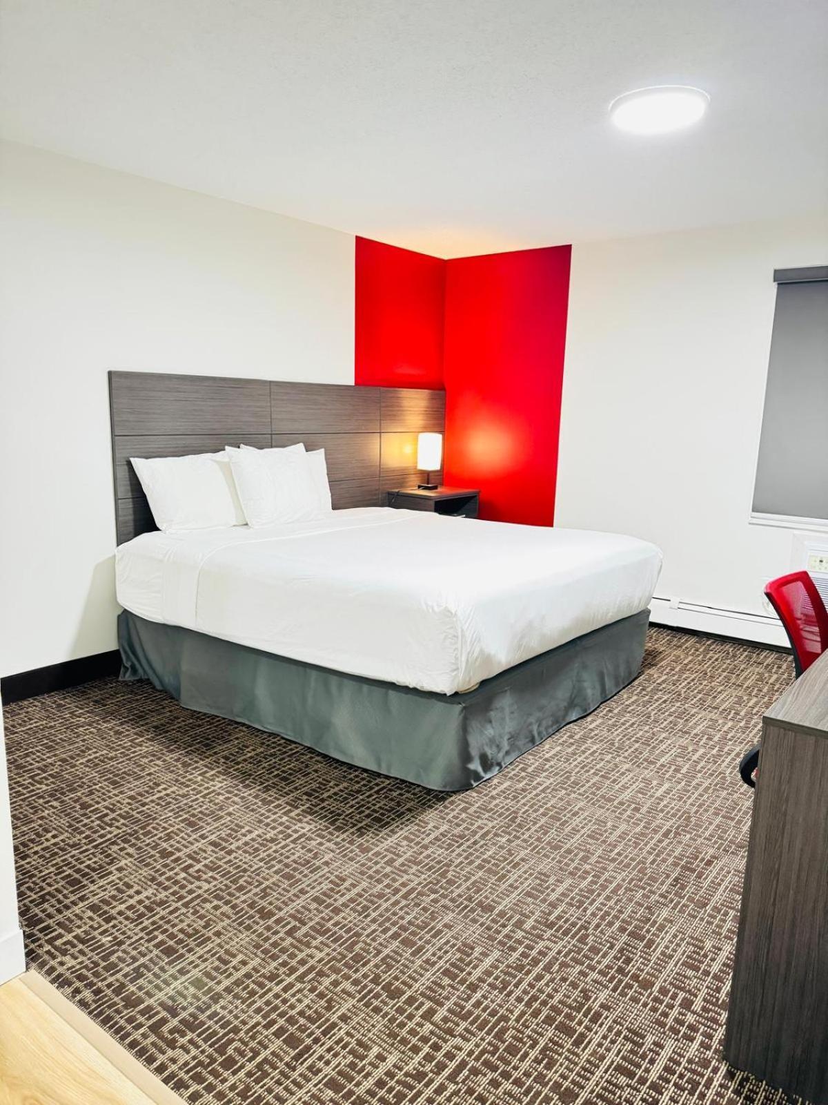 Ramada By Wyndham Dawson Creek Hotel Ngoại thất bức ảnh