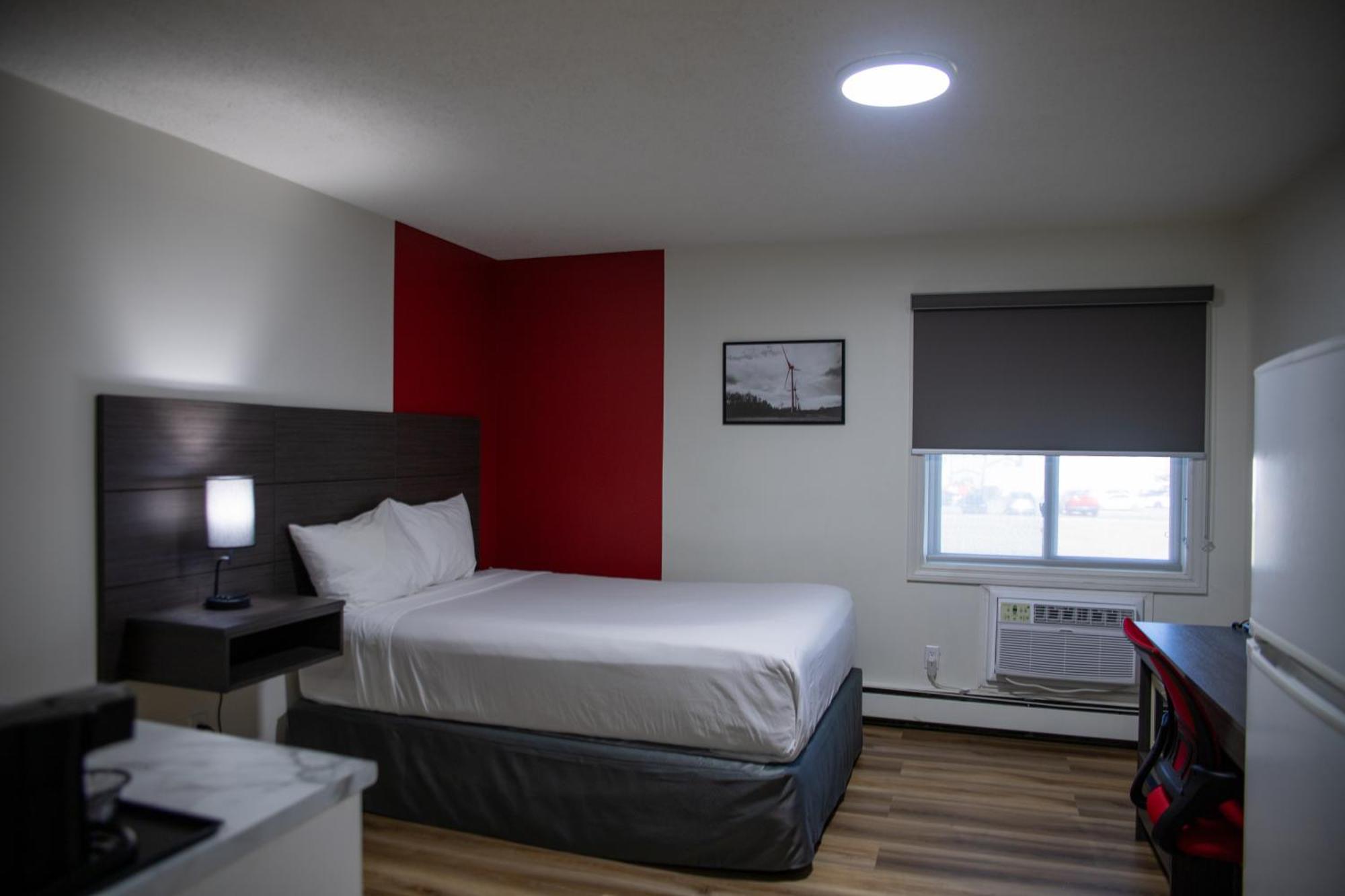 Ramada By Wyndham Dawson Creek Hotel Ngoại thất bức ảnh