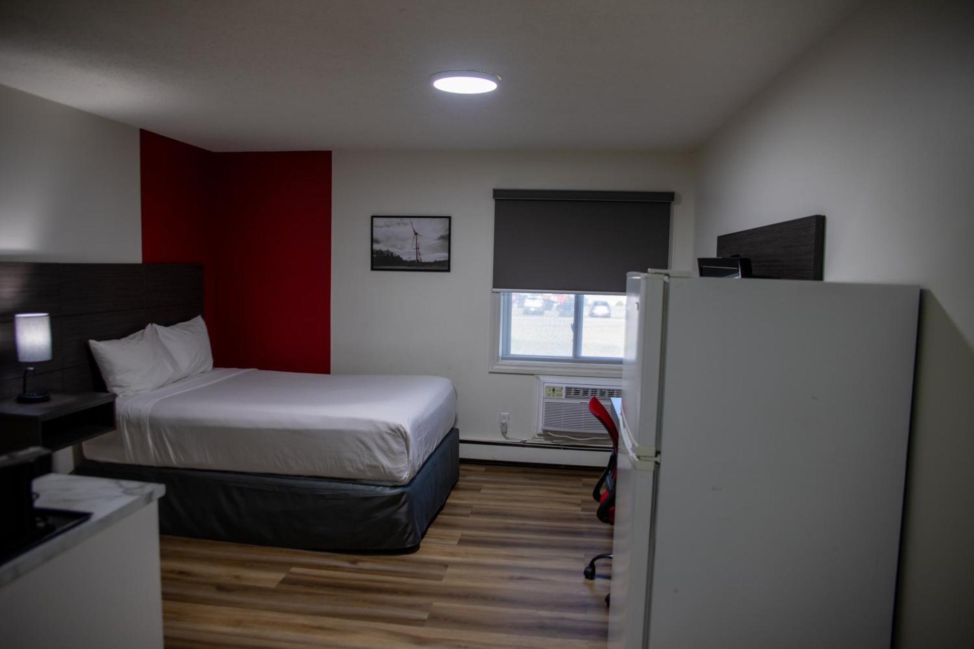 Ramada By Wyndham Dawson Creek Hotel Ngoại thất bức ảnh